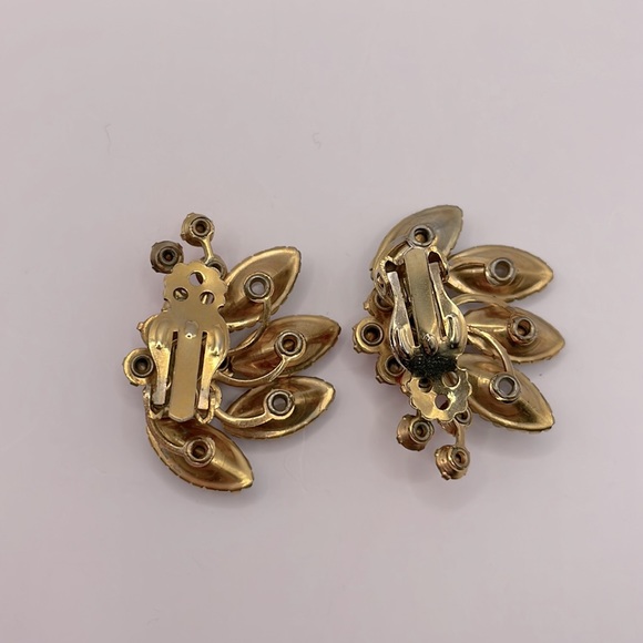 VINTAGE Crystal Flower Brooch and Clip-on Earring Set - Picture 8 of 8